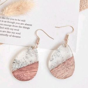 Acrylic resin and wood water drop earrings
